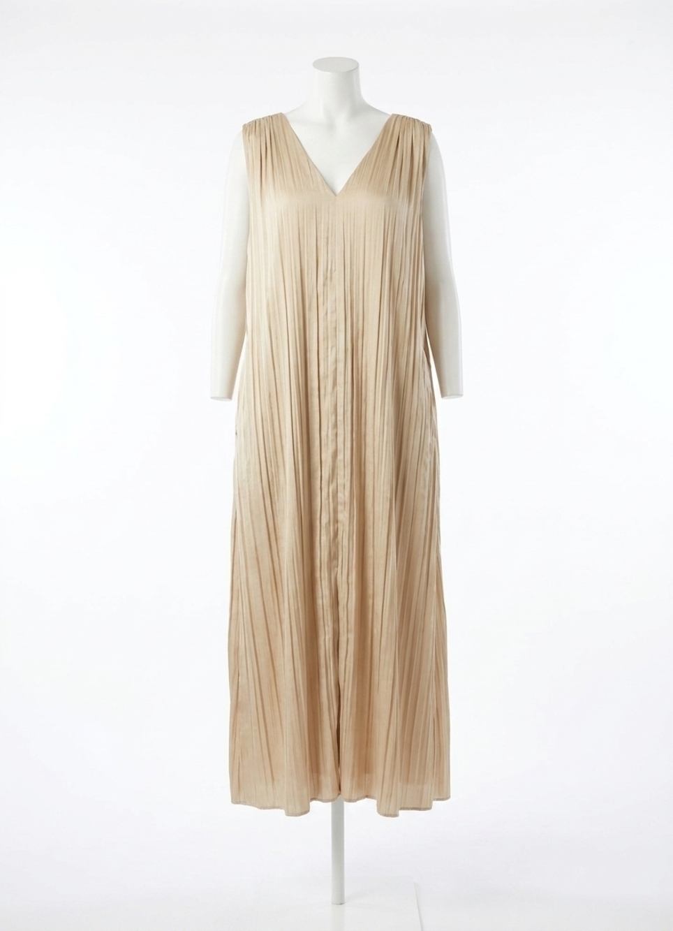 NEW LYSSE the packable pleated dress in champagne